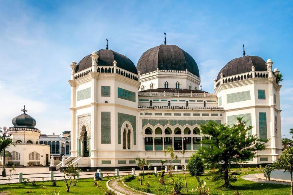 Oyo 1557 Bungas Guest House Medan Dış mekan fotoğraf