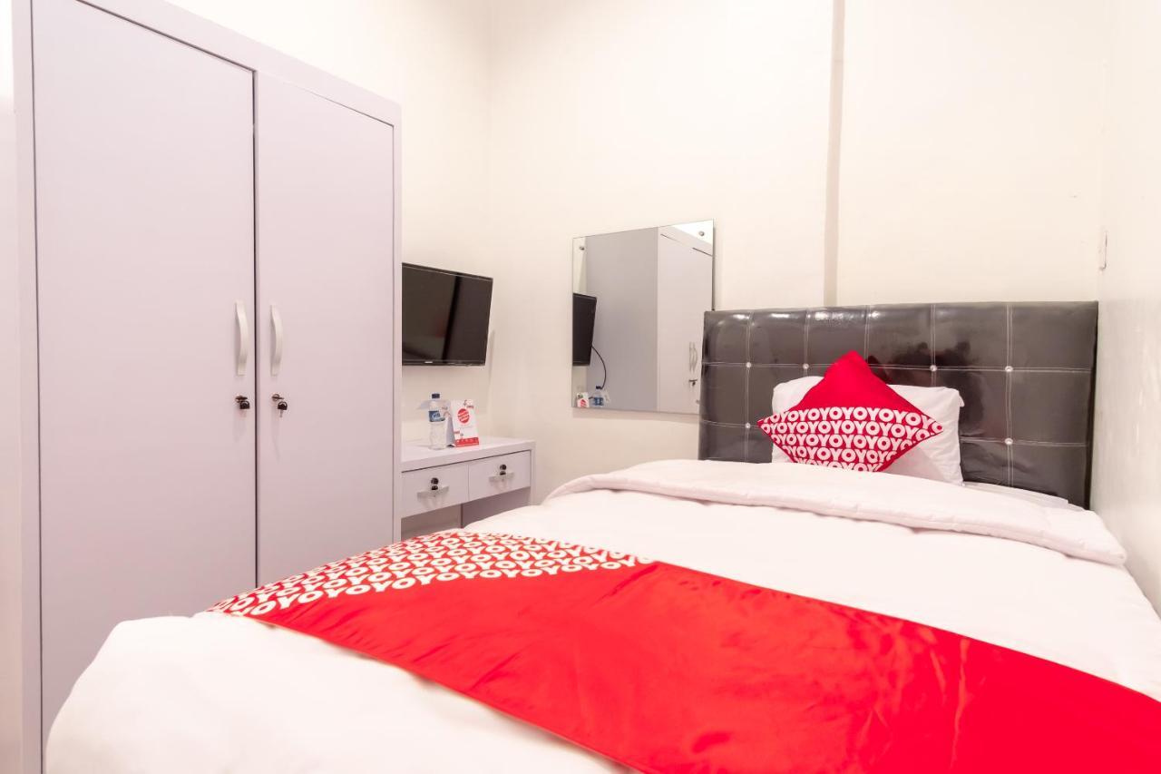 Oyo 1557 Bungas Guest House Medan Dış mekan fotoğraf