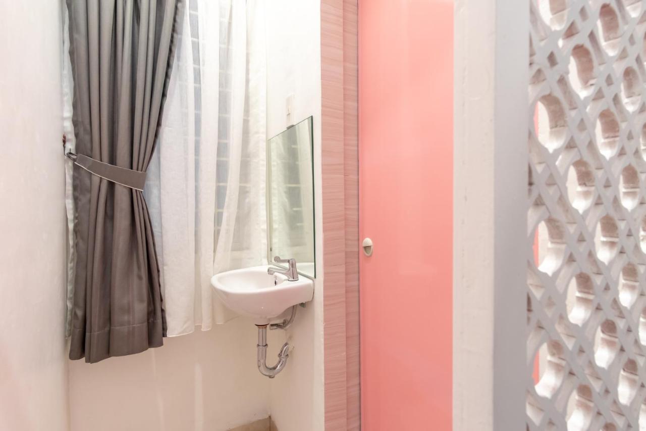 Oyo 1557 Bungas Guest House Medan Dış mekan fotoğraf